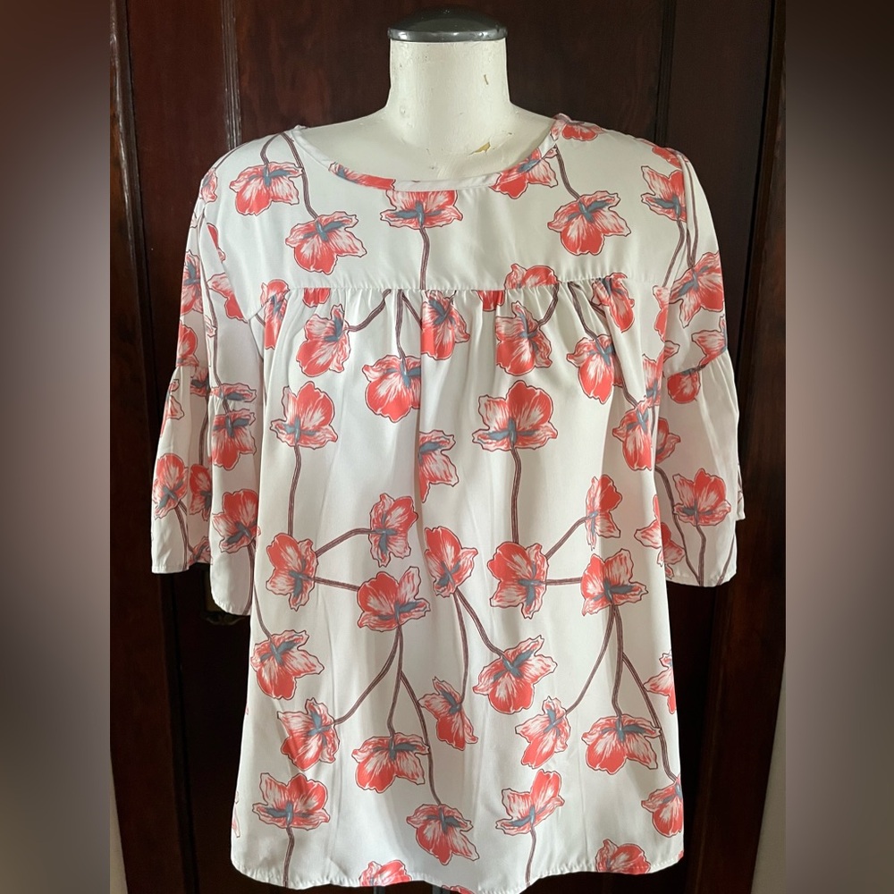 W5 Women’s Floral Print Smocked Women's Top - Size Medium